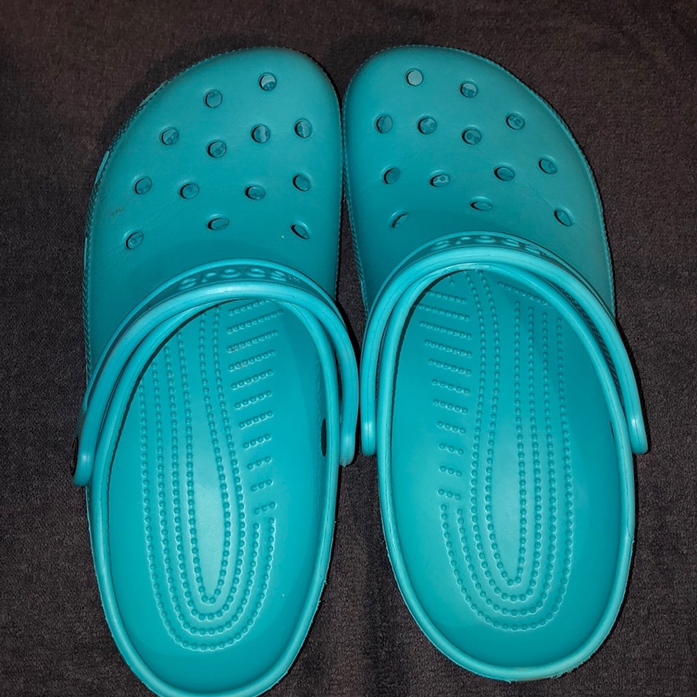 USED UNISEX CROCS